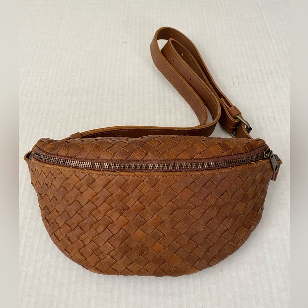 NWT HIDES Nexus Handcrafted Woven Leather Crossbody Belt Bag Fanny Pack Cognac - Picture 2 of 16